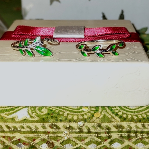 Green Leaves Vine Ring NEW - Picture 16 of 16